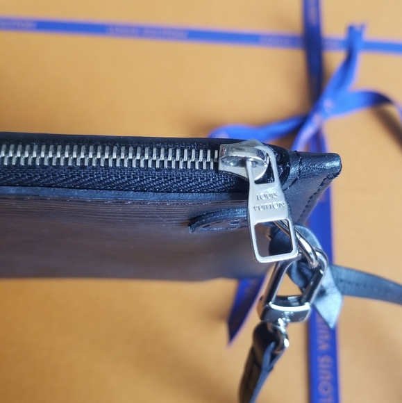 💖SOLD💖 Louis Vuitton Epi Pochette - Picture 4 of 7